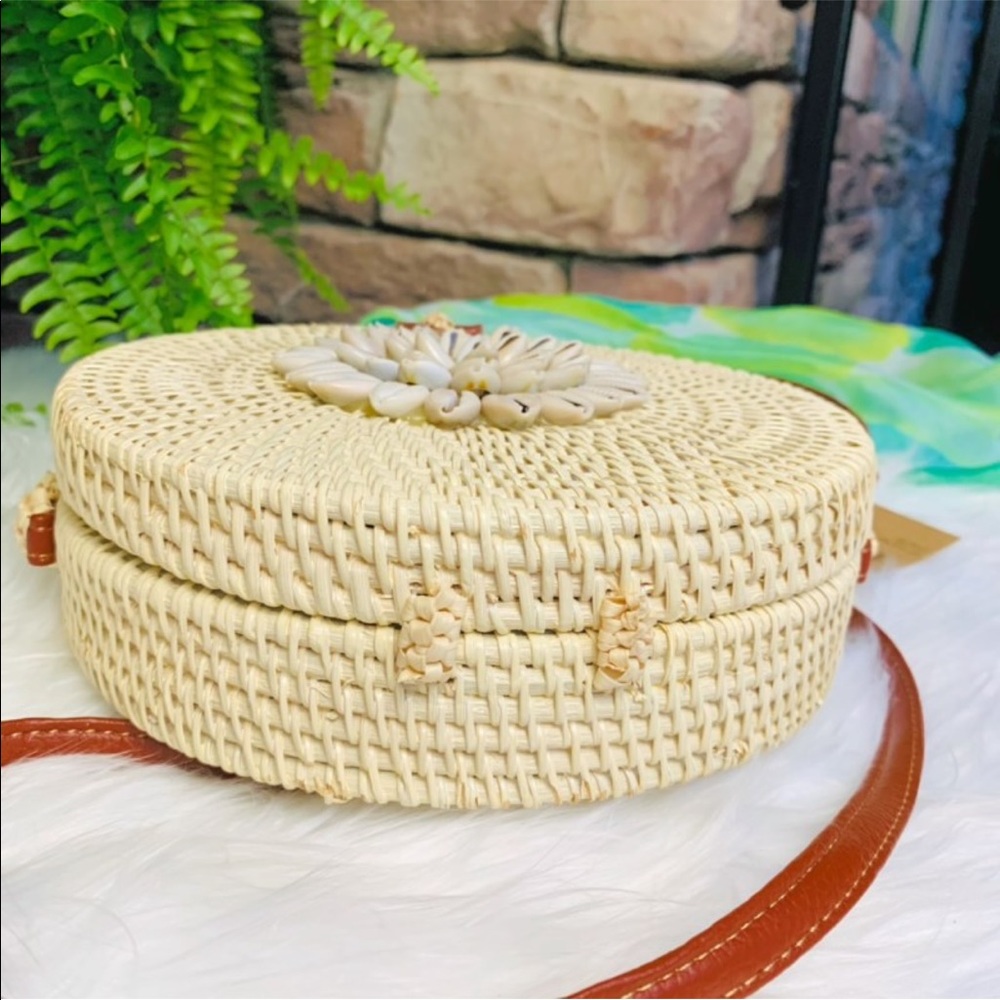 Hand Woven Shell Crossbody - Picture 8 of 10